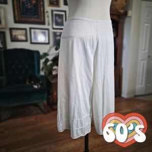 Vintage 60s Wondermaid White Culotte Slip Non Cling Lounge Shorts
